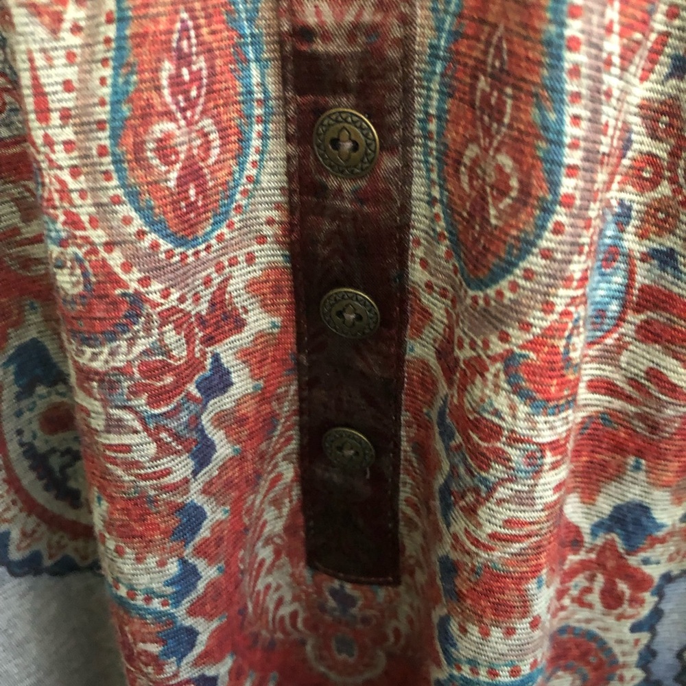 Nice blouse - Picture 3 of 5